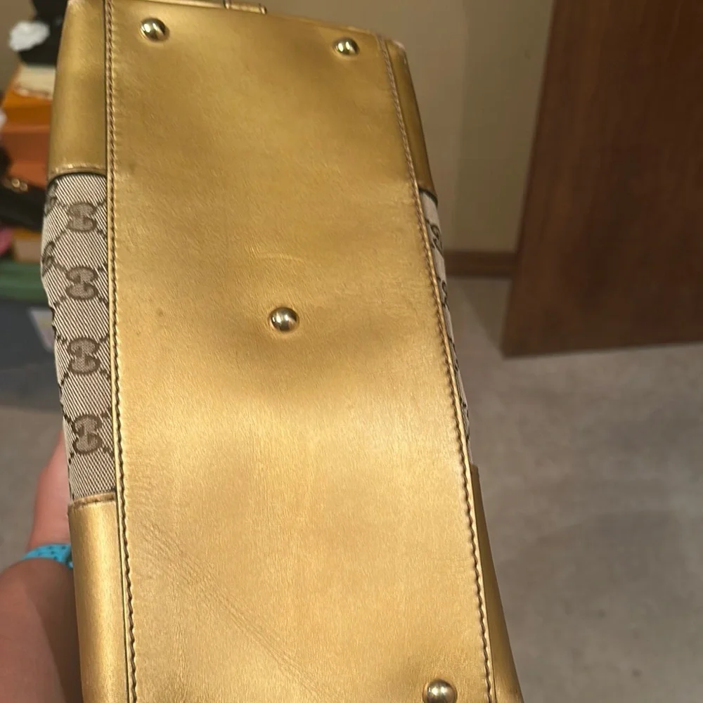 Gucci Cream and Gold Shoulder Bag with Iconic Design - Picture 6 of 14